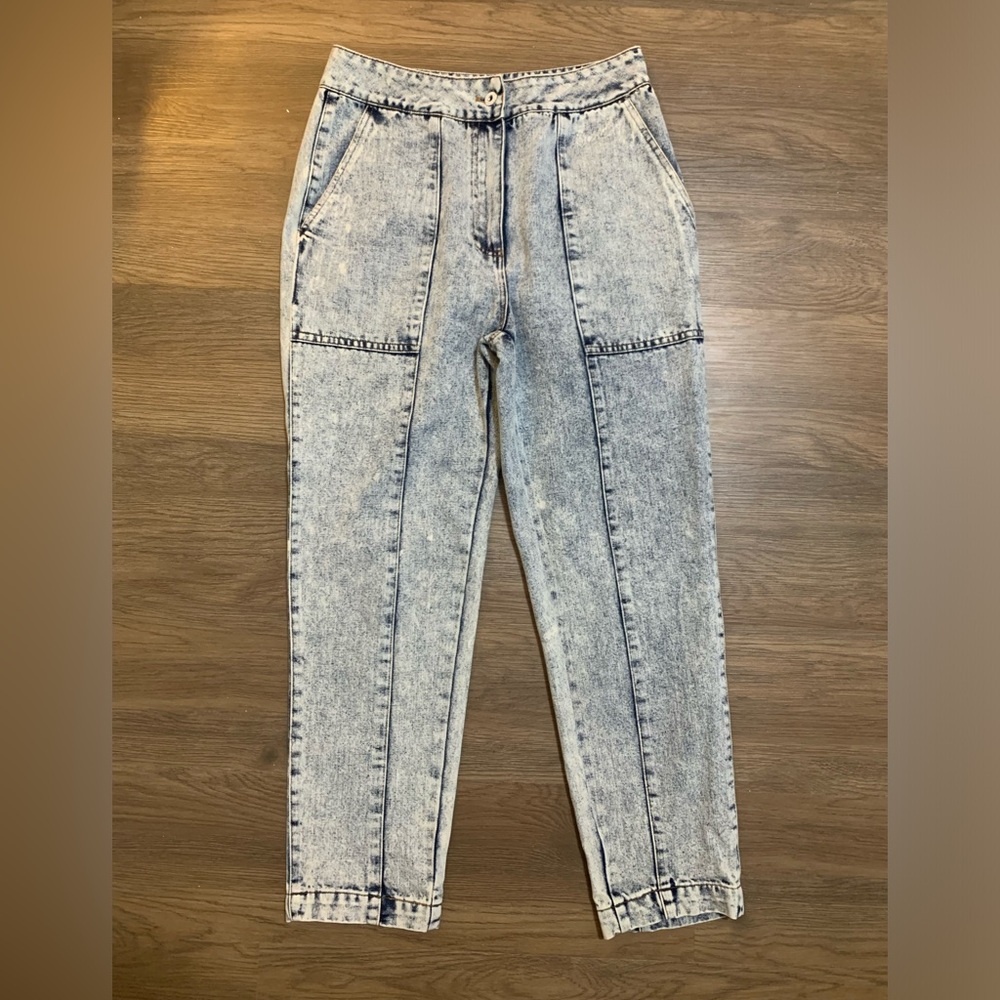 Athina Acid Wash Taper-leg Jeans Cargo Size M
High Rise